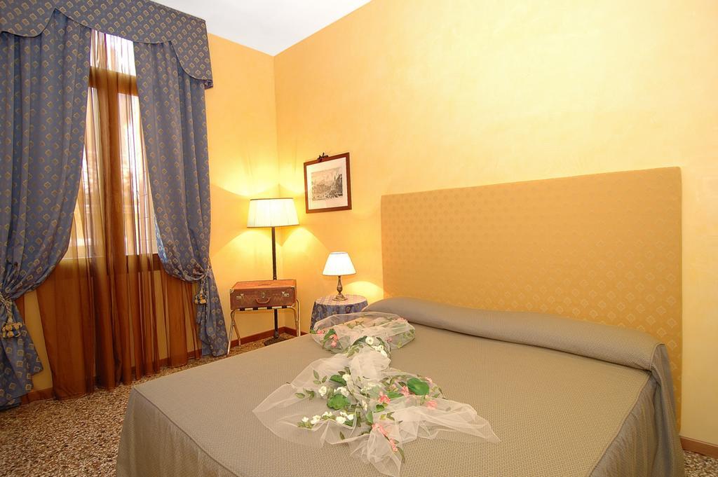 Residence Odoni Venice Room photo